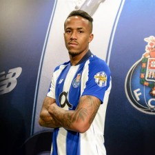 FC Porto camisola número 3 novo dono