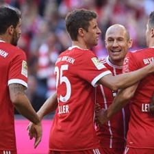 Josef Heynckes de volta à camisa vermelha Bayern