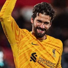 O guarda-redes Alisson Becker é o verdadeiro adversário do Paris Saint-Germain