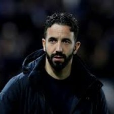 Os adeptos do Manchester United precisam de dar tempo ao treinador Rúben Amorim
