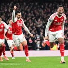 Arsenal interrompe série de vitórias do Aston Villa