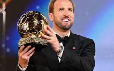 Harry Kane leva a Bola de Ouro para o FC Bayern München