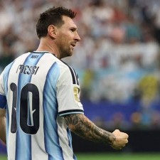 Lionel Messi marca em dois jogos consecutivos na fase de grupos