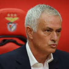 Benfica oferece oportunidade de treinador a José Mourinho