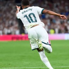Kylian Mbappé já não esconde a ambição de conquistar a Bola de Ouro