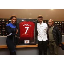 Manchester United assinou Noam Emeran